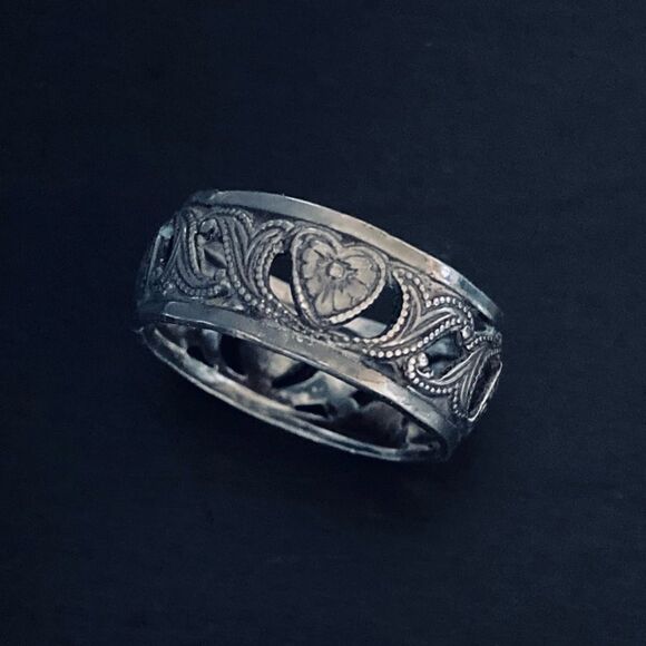 Vintage Sterling Silver Ornate Scroll Hearts Ring - Picture 1 of 5
